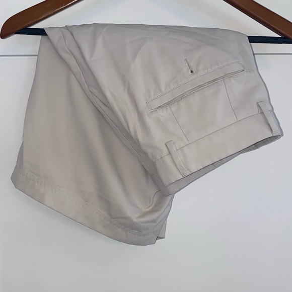 Pebble Beach - Performance Golf Short - Picture 2 of 4